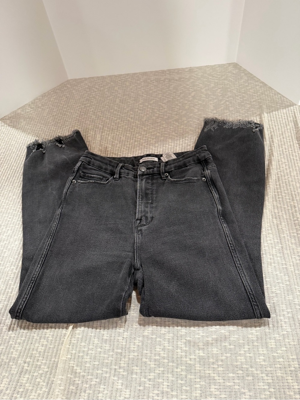 Good American Good Curve Jeans Size 6/28 Black Distressed Raw Hem Skinny